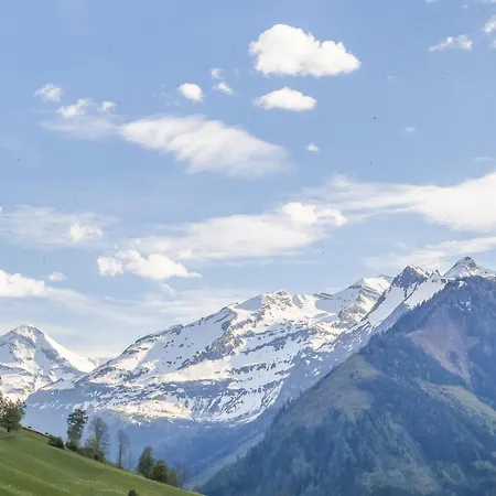 Modern Mountain 5 - An Der Skipiste Rauris