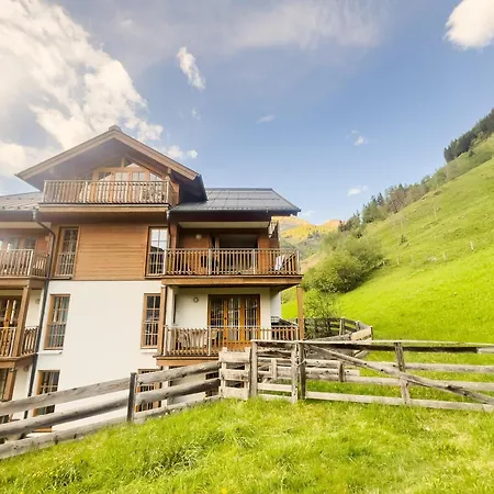 Modern Mountain 5 - An Der Skipiste